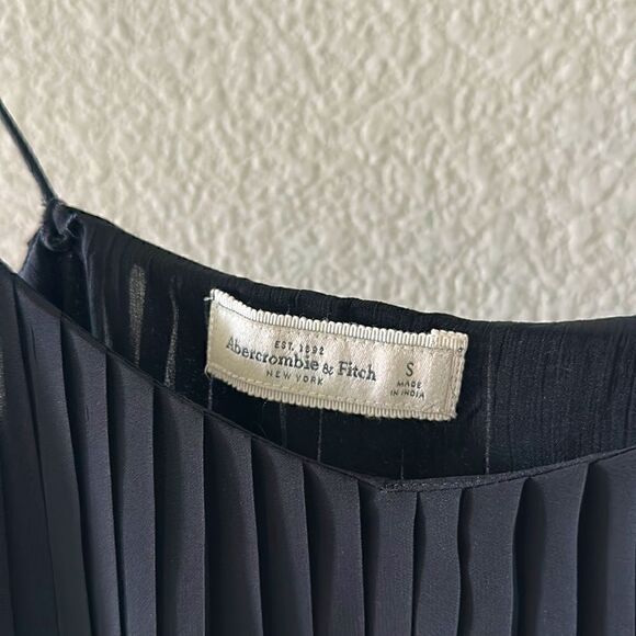 Abercrombie & Fitch Pleaded Black Spaghetti Straps Tank Top Flowy Elegant Loose - Picture 5 of 7